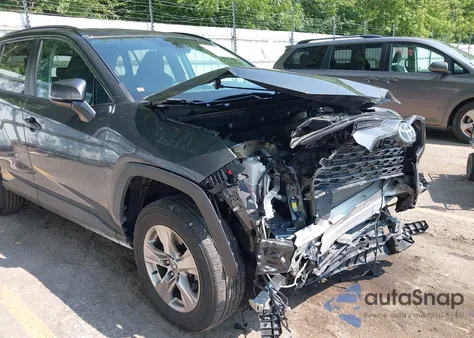 2022 Toyota Rav4 Xle z USA, uszkodzony, nr VIN 2T3P1RFV9NW310895